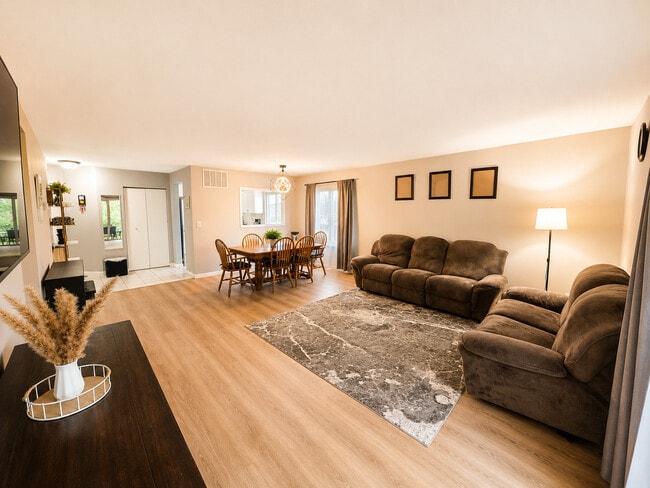 Photo - 2474 Brunswick Cir