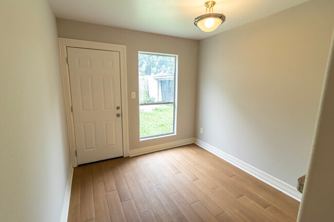 Building Photo - 304 Truman St, Unit C Rental