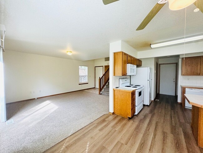 Photo - Wonderful 2 Story 3 Bedroom 2.5 Bath Townhome With Attached 2 Car Garage Near Lake Loveland in Lo...