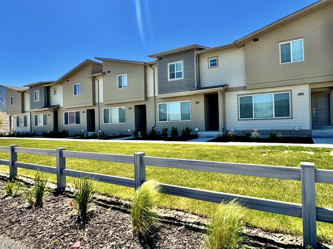 Photo - 2075 Sand Holw Dr