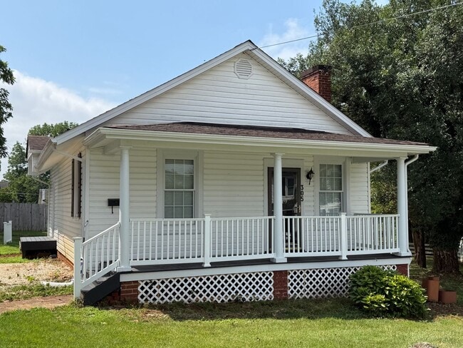 Photo - 305 Sussex St