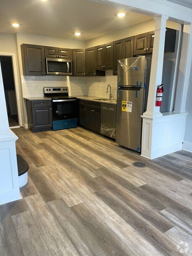 Building Photo - Newly renovated 2 bedroom unit available f... Rental