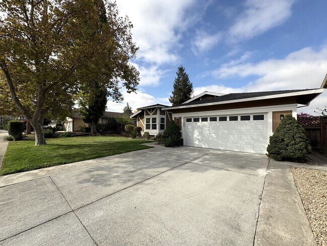 3532 Rollingside Dr