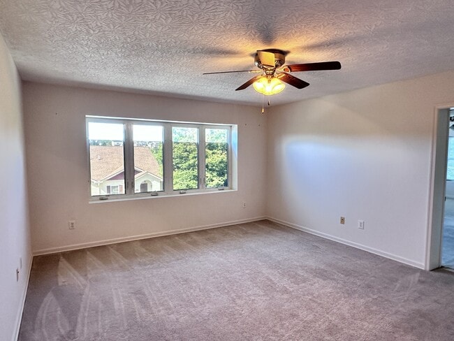 Photo - 38 Rosette Ln