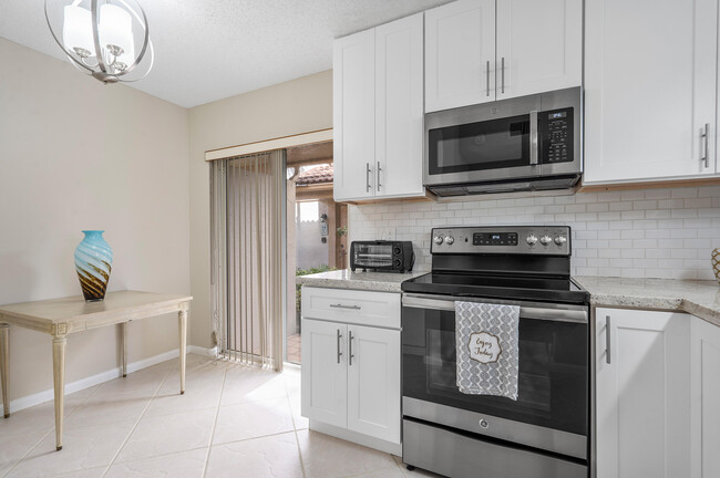 Photo - 14407 Vía Royal Condo Unit 2
