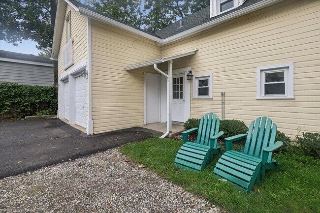 692 Cherry Ave