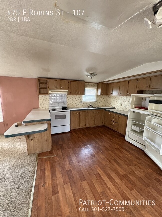 Photo - 475 E Robins St