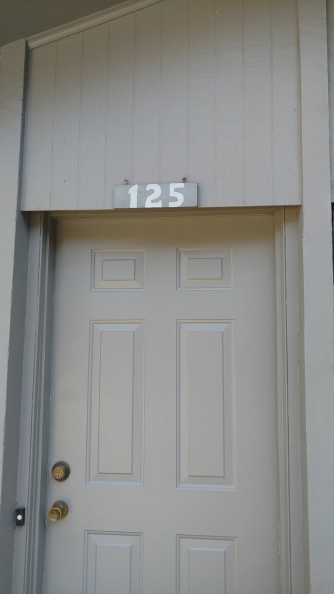 Building Photo - 125 Debra Ln Unit 125 Debra Lane
