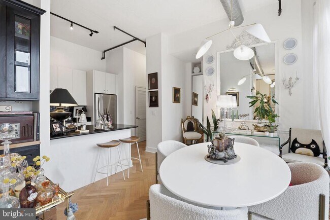 Photo - 520 John Carlyle St Unidad 408