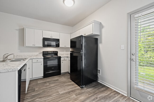 2BR, 2BA - 900SF - Kitchen