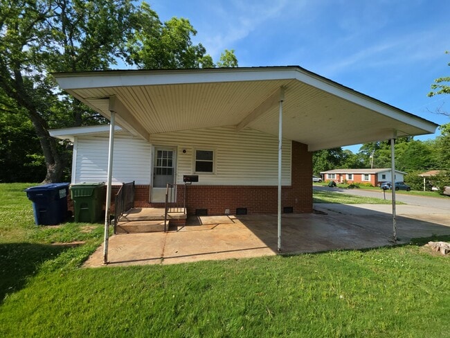 Photo - 3204 Berkley St SW