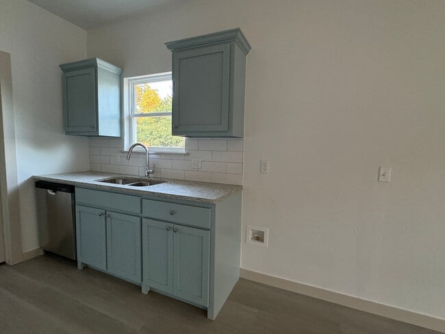 Photo - 1202 W Iowa Ave
