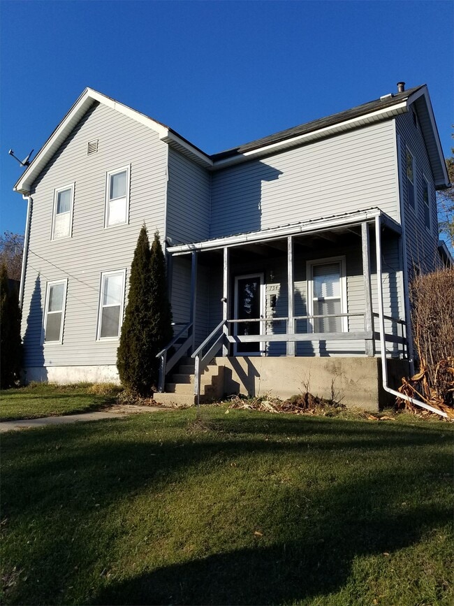 Building Photo - 734 E Shawnee St Rental