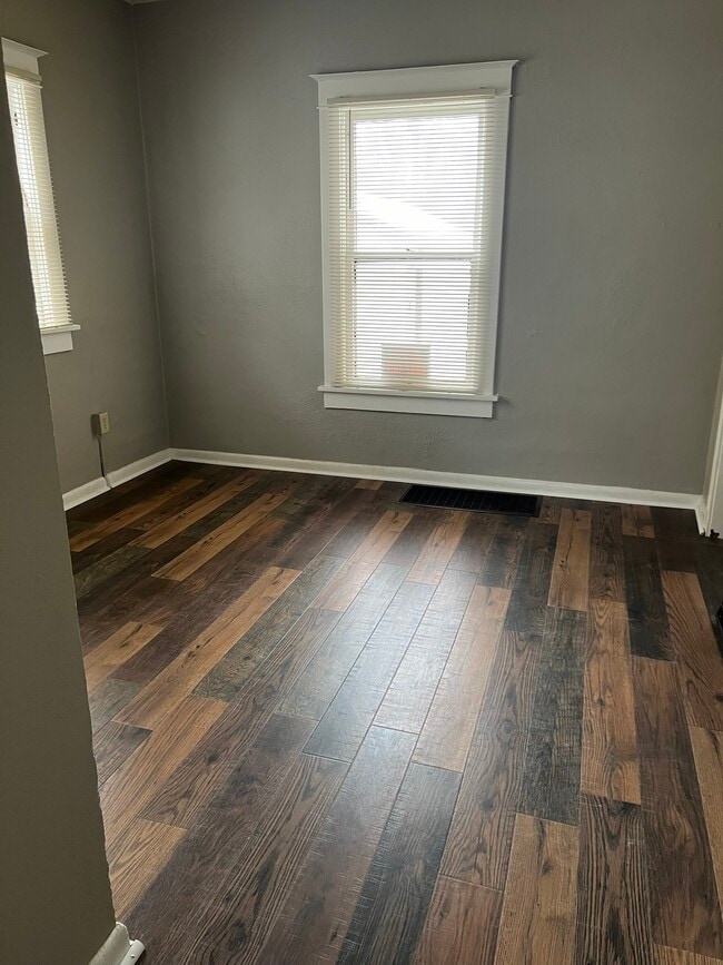 Photo - 305 N Indiana Ave