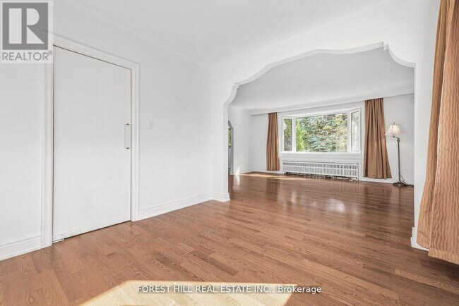 Photo - 18 Irvington Crescent