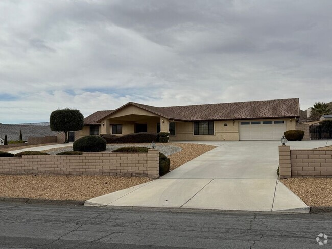 Building Photo - Beautiful Desert Knolls Home/ split floor ...