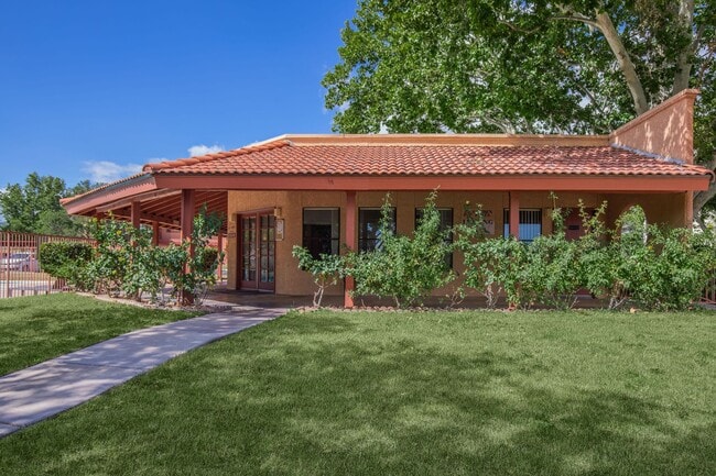 Photo - Garden Plaza Apartments