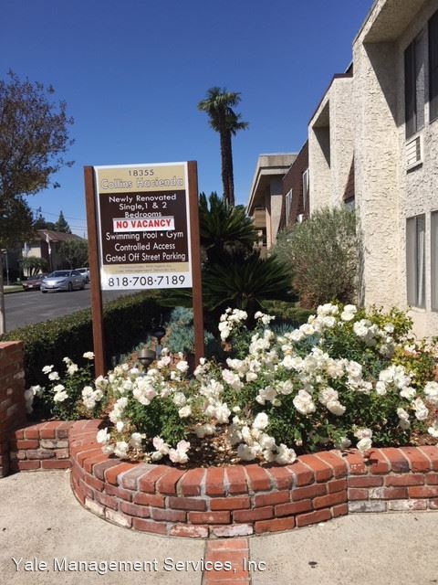 Photo - 18355 Collins St