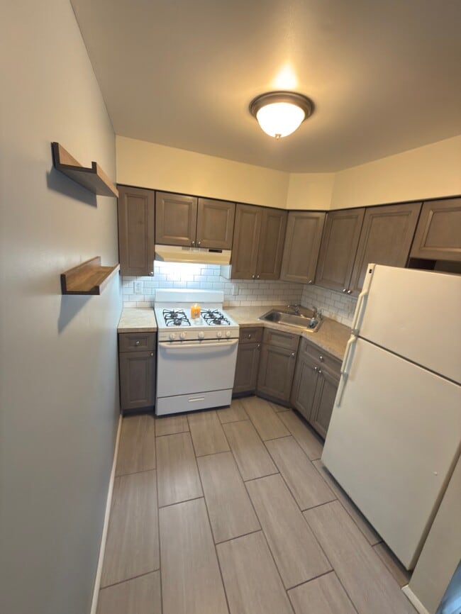 Building Photo - 916 S 11th St Unit 1F