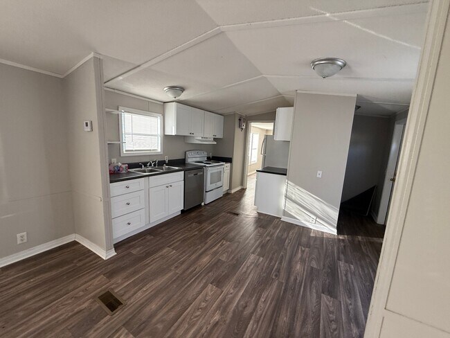 Photo - 80 Redwood Ln