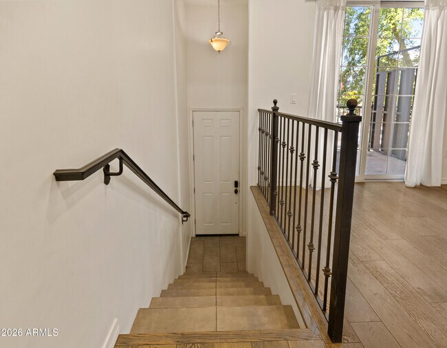 Photo - 421 W 6th St