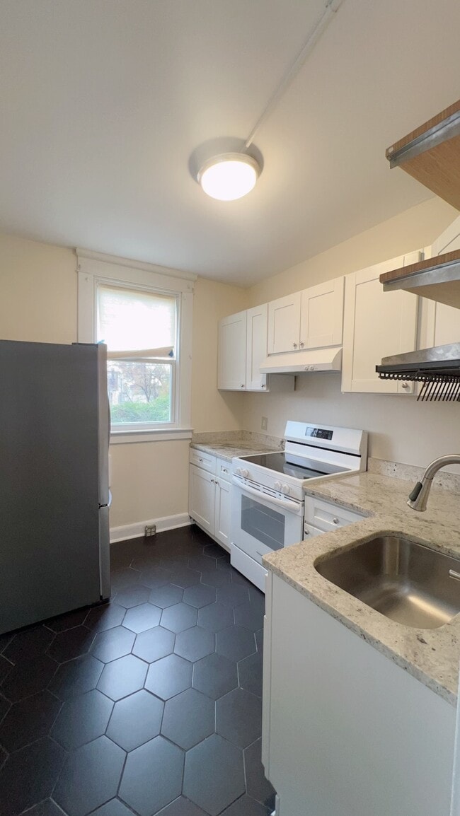 Photo - 2307 Windsor Ave