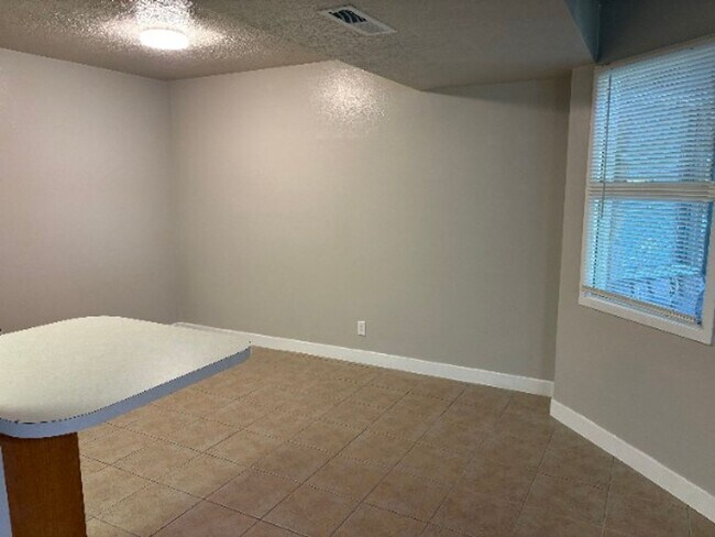 Photo - Beautiful Ground Floor Condo Near UVU & I-15 | 3 Bed / 2 Bath