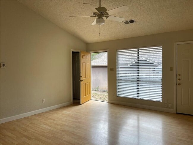 Photo - 2031 Redwing Way