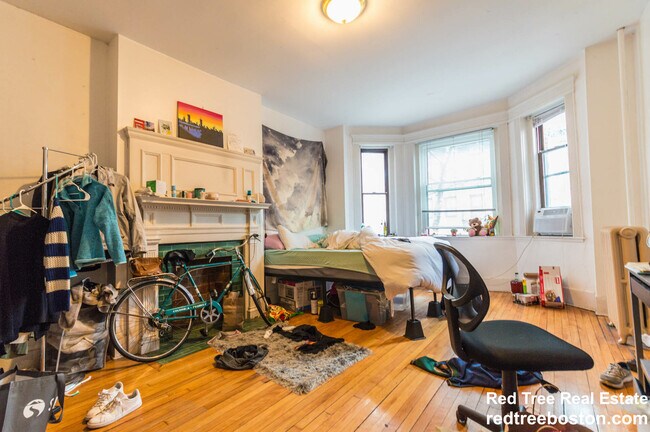 Photo - 28 Glenville Ave Unidad 2