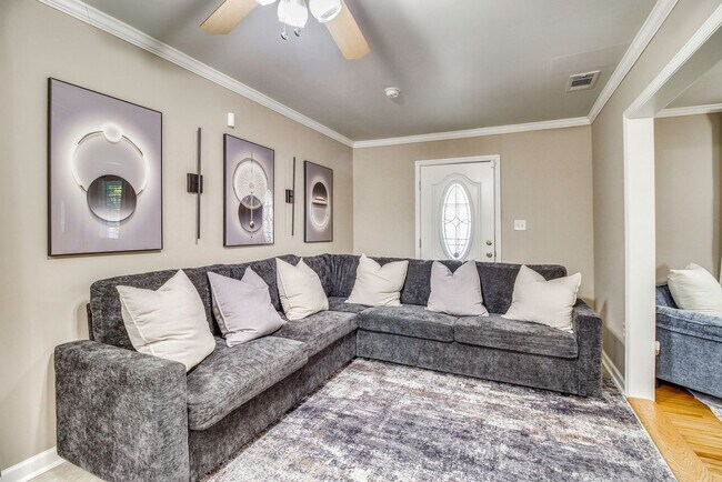 Photo - 625 E 34th St Unidad SI ID1608045P