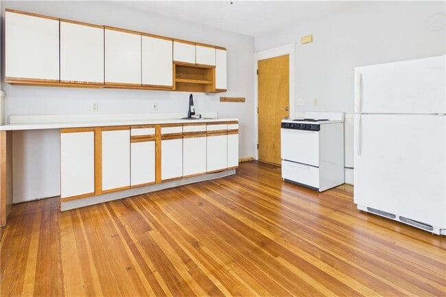 Photo - 120 Chandler Ave Unit 3F