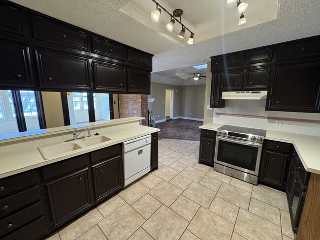 Photo - Spacious Home Located Within Few Blocks Of Schools & Close Access To Spur 327 & S. Loop 289!