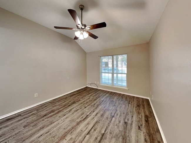 Photo - 4927 Vancouver Blvd