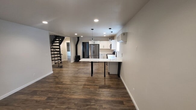 Photo - 1460 NW Newport Ave Unit 1