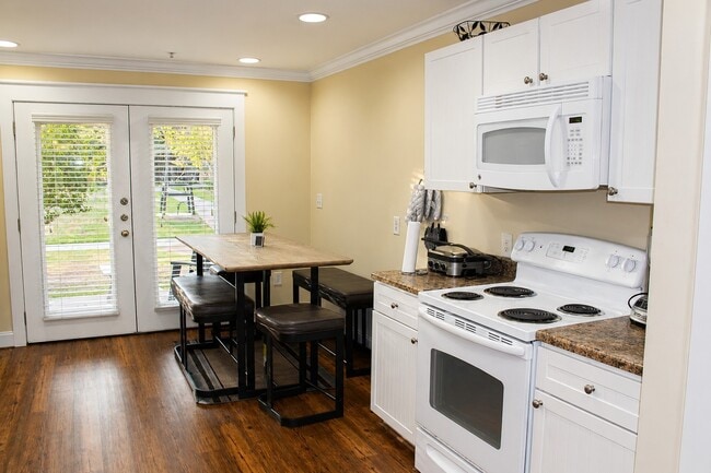 Photo - 1725 Harvey Mitchell Pkwy S Unidad 1517