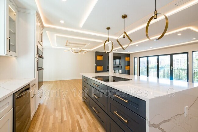 Photo - 611 W 49 St Unit Top Floor