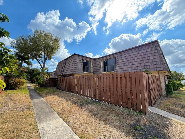 Building Photo - 731 Springdale Cir