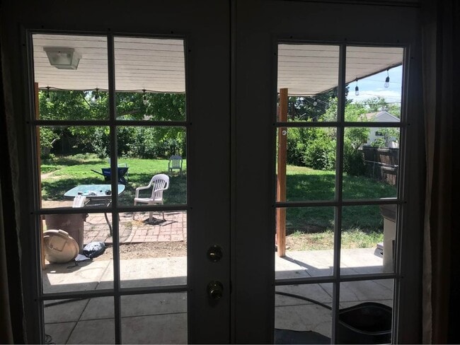 patio trasero - 1005 Moss St Unidad #1