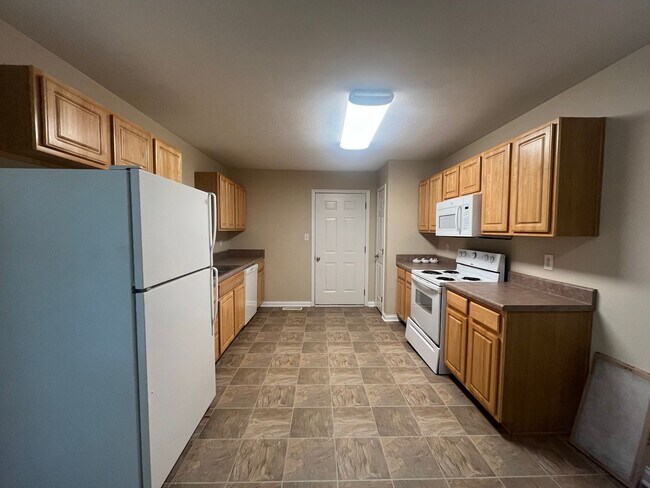 Photo - 305 Kenlee Cir Unit Apt B