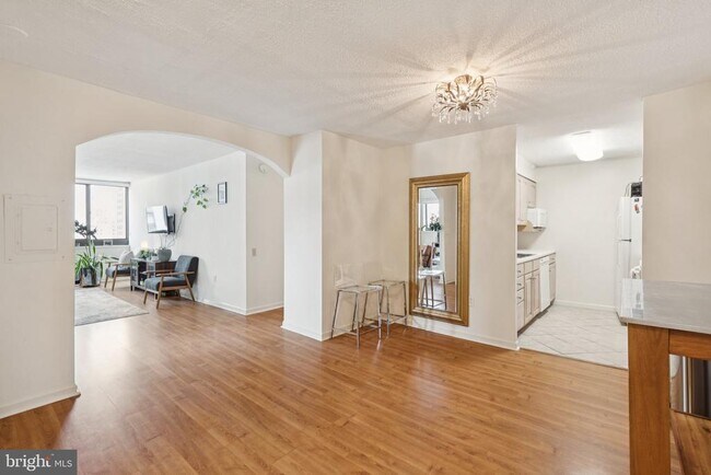 Photo - 1420 Locust St Unit 25E