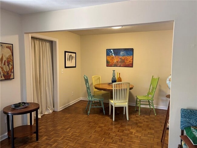 Photo - 3105 Colonial Way Unidad C