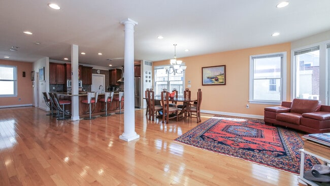 Photo - 229 8th St S