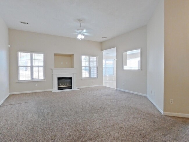 Photo - 1725 Tamarind Way