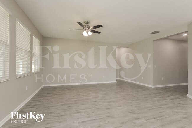 Photo - 921 Carmillion Ct