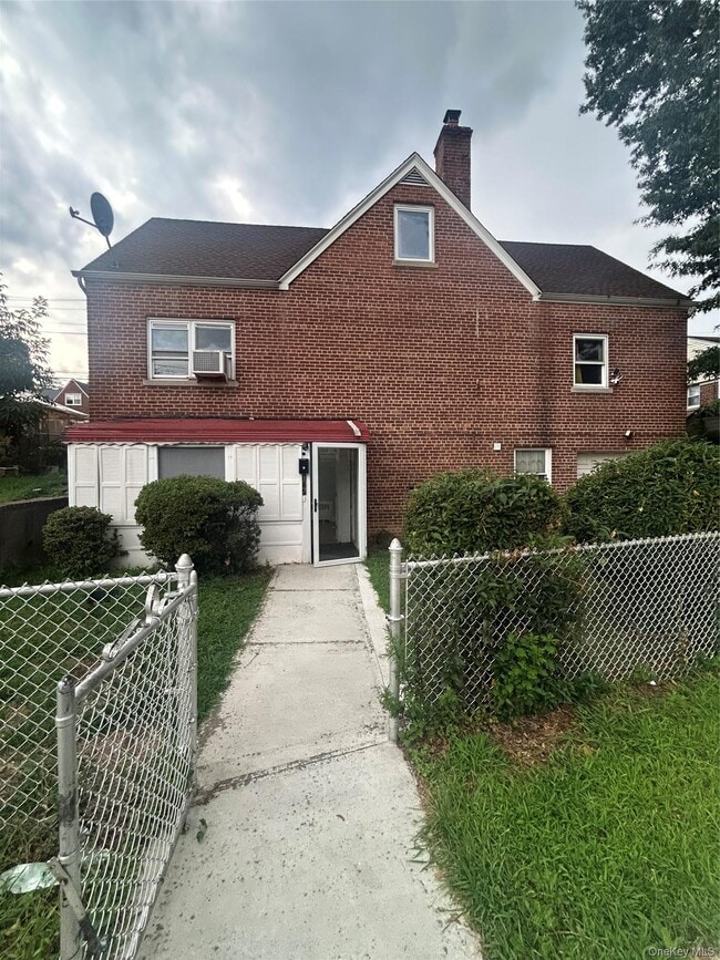 Building Photo - 137 Woodlawn Ave