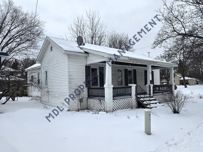 Building Photo - 2 Bedroom Home Available Now!