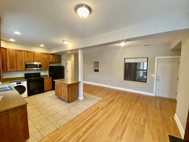 Photo - 1140 E Marquette Rd