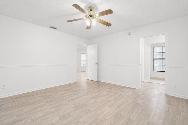 Photo - 190 Parkwood Dr