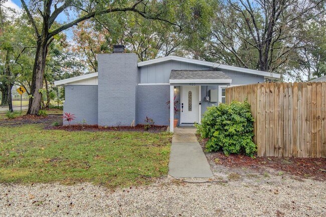 Photo - 403 Palm Springs Dr