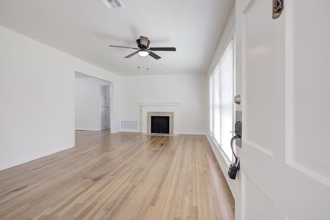 Photo - 821 NW 48th St